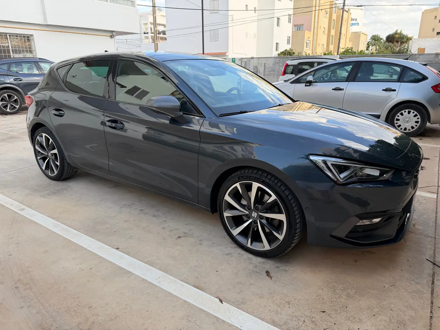 SEAT Leon León Fr 1.5 eTsi 150cv DSG Gris - 1