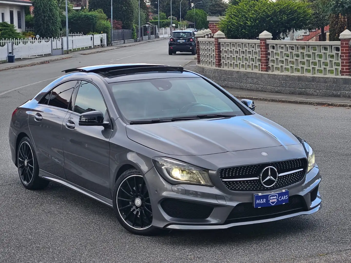Mercedes-Benz CLA 220 cdi Premium 170cv auto PAK AMG/TETTO E6B Grigio - 1