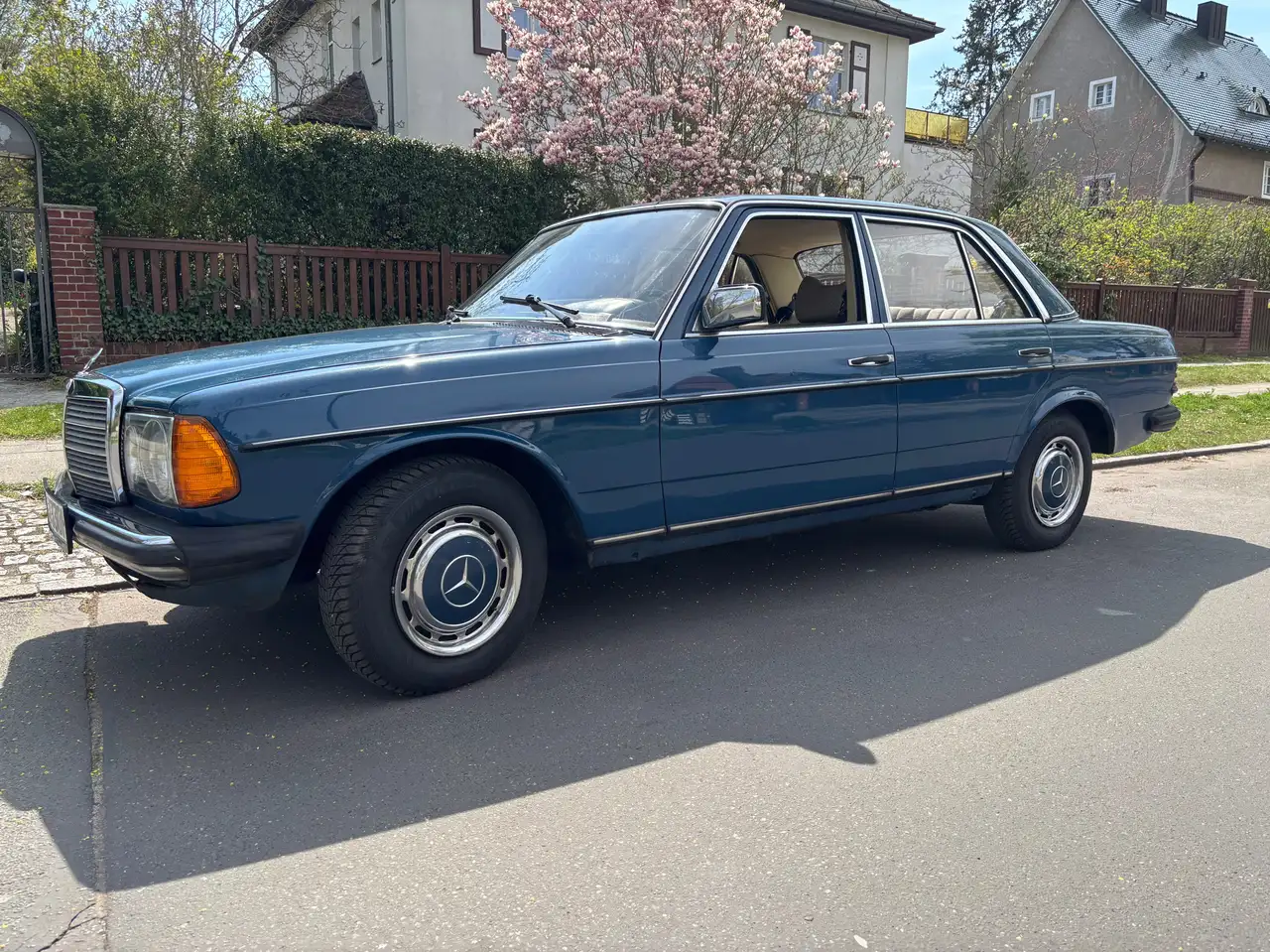 Mercedes-Benz 200 W123 200D, foto 1