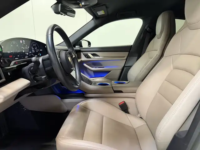 Porsche Taycan view 9