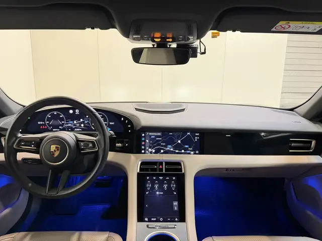 Porsche Taycan view 11