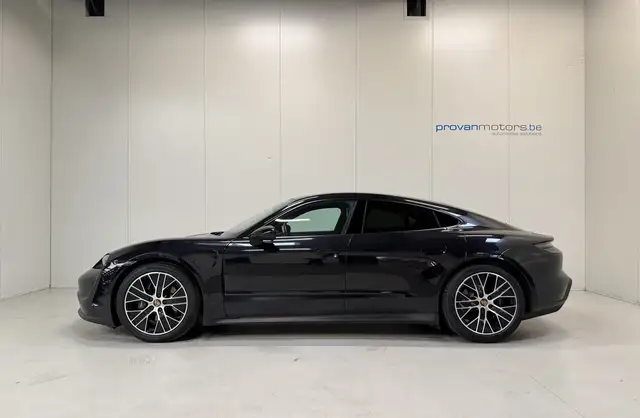 Porsche Taycan view 8