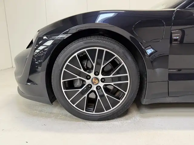 Porsche Taycan view 7