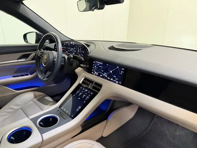 Porsche Taycan view 13