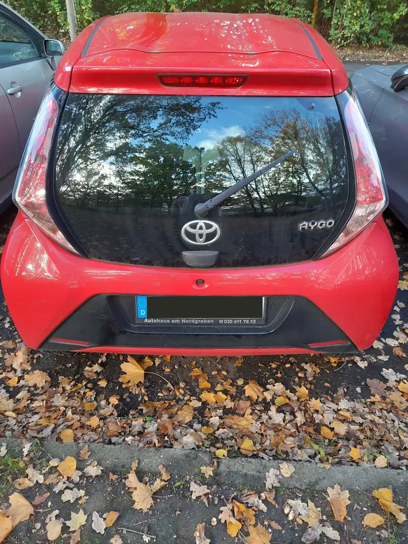 Toyota Aygo Aygo mit relativ wenig Kilometer Rot - 2