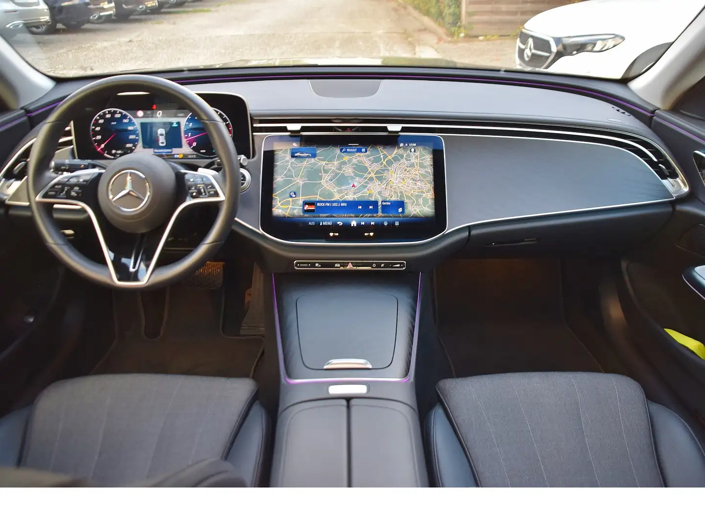 Mercedes-Benz E 200 Avantgarde Advanced (Pano KLGo Distronic Grau - 2