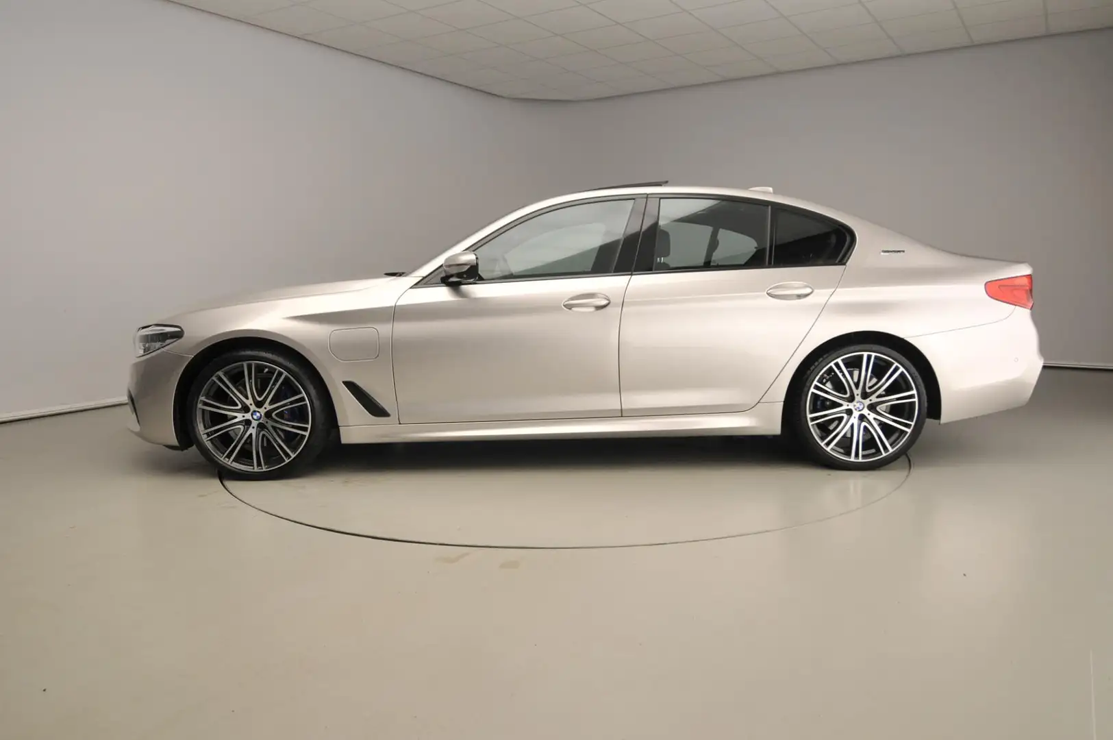 BMW 530 5 Serie Sedan 530e M-Sportpakket / Schuifdak / Com Gris - 2