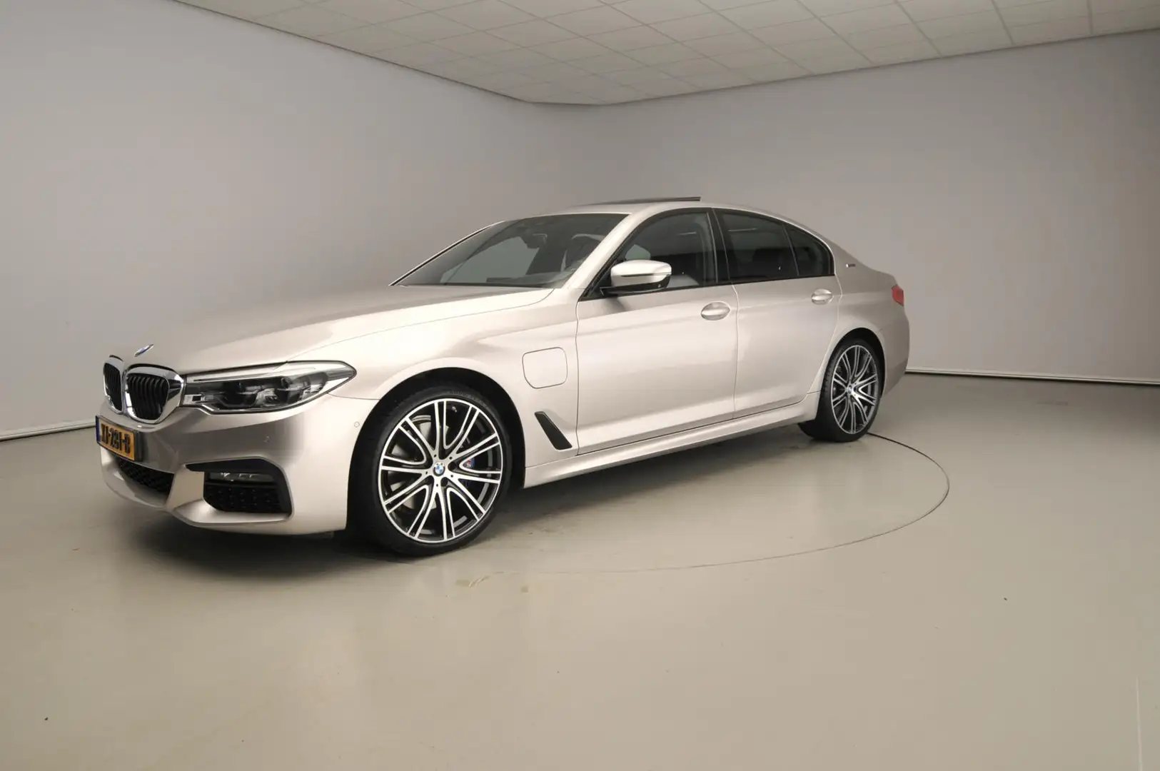 BMW 530 5 Serie Sedan 530e M-Sportpakket / Schuifdak / Com Gris - 1