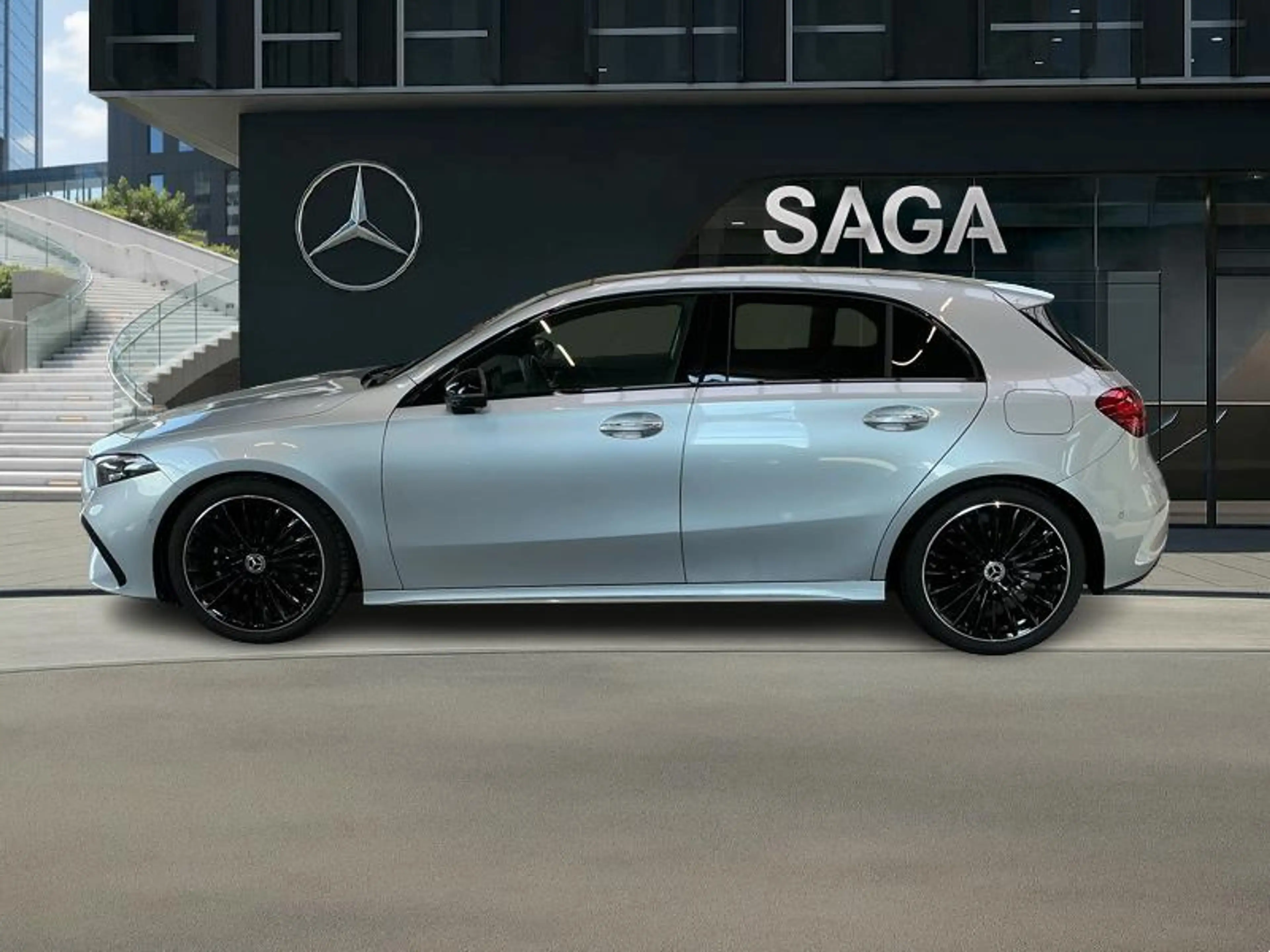 Mercedes-Benz A 180 d AMG Pack Night Pano — photo 4
