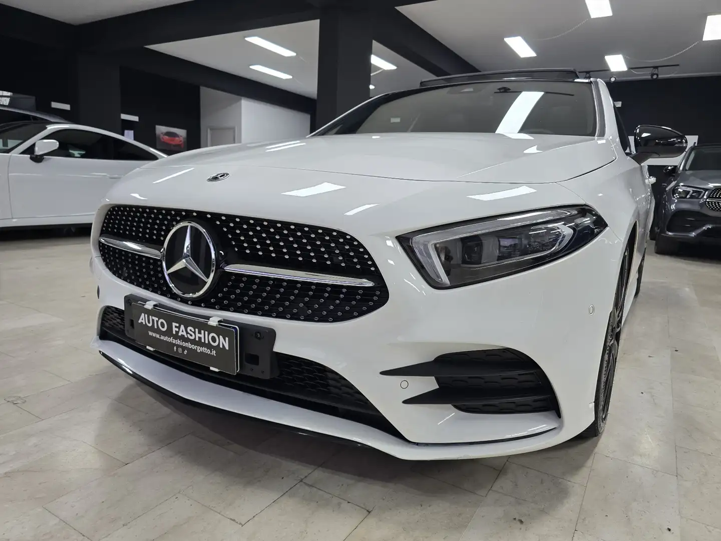 Mercedes-Benz A 180 Classe A  d Premium Night edition auto (Tetto) Bianco - 2
