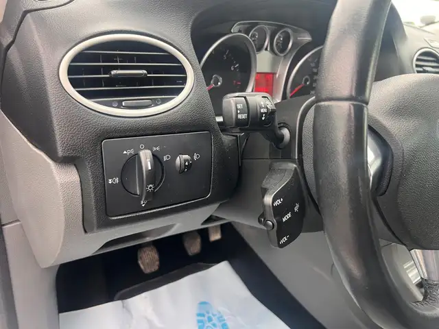 Ford Focus view 13