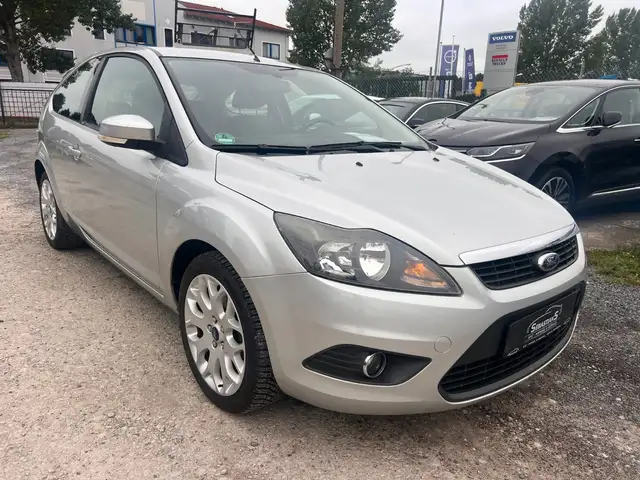Ford Focus view 3