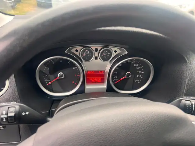 Ford Focus view 12