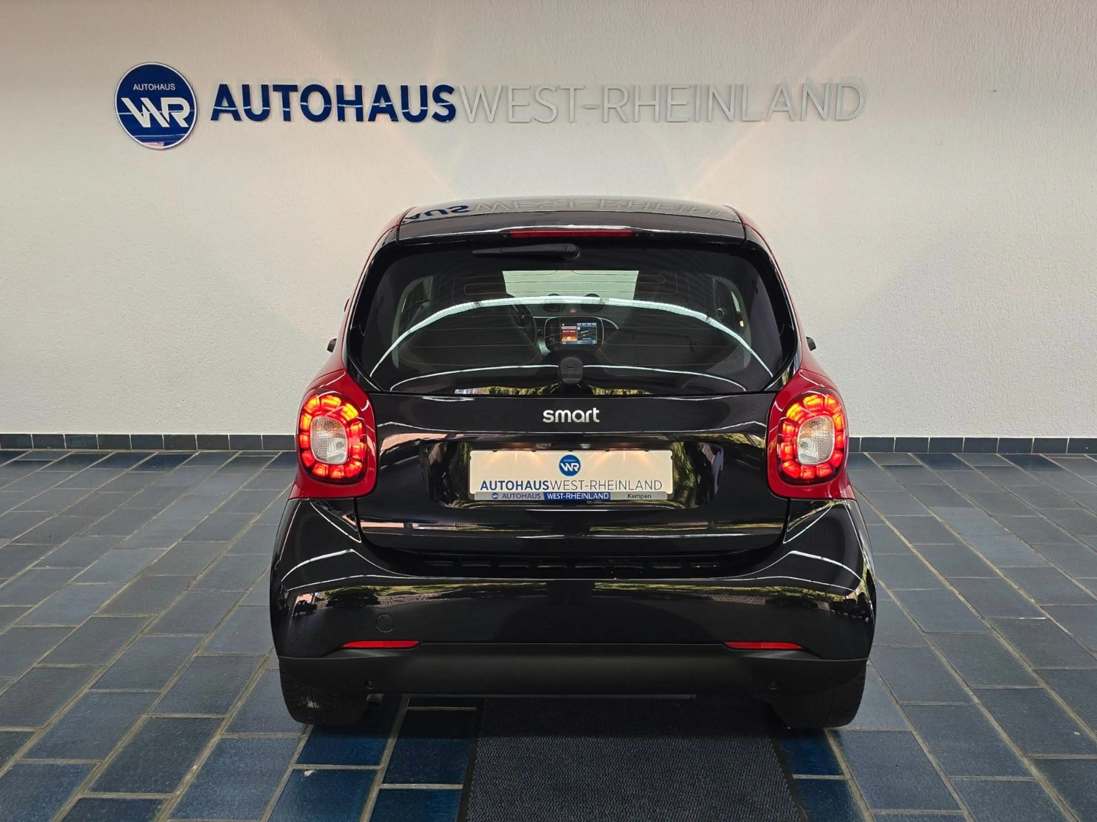smart forTwo Coupe Basis 66kW*PANO*LED*RFK*SH*LEDER* — photo 6