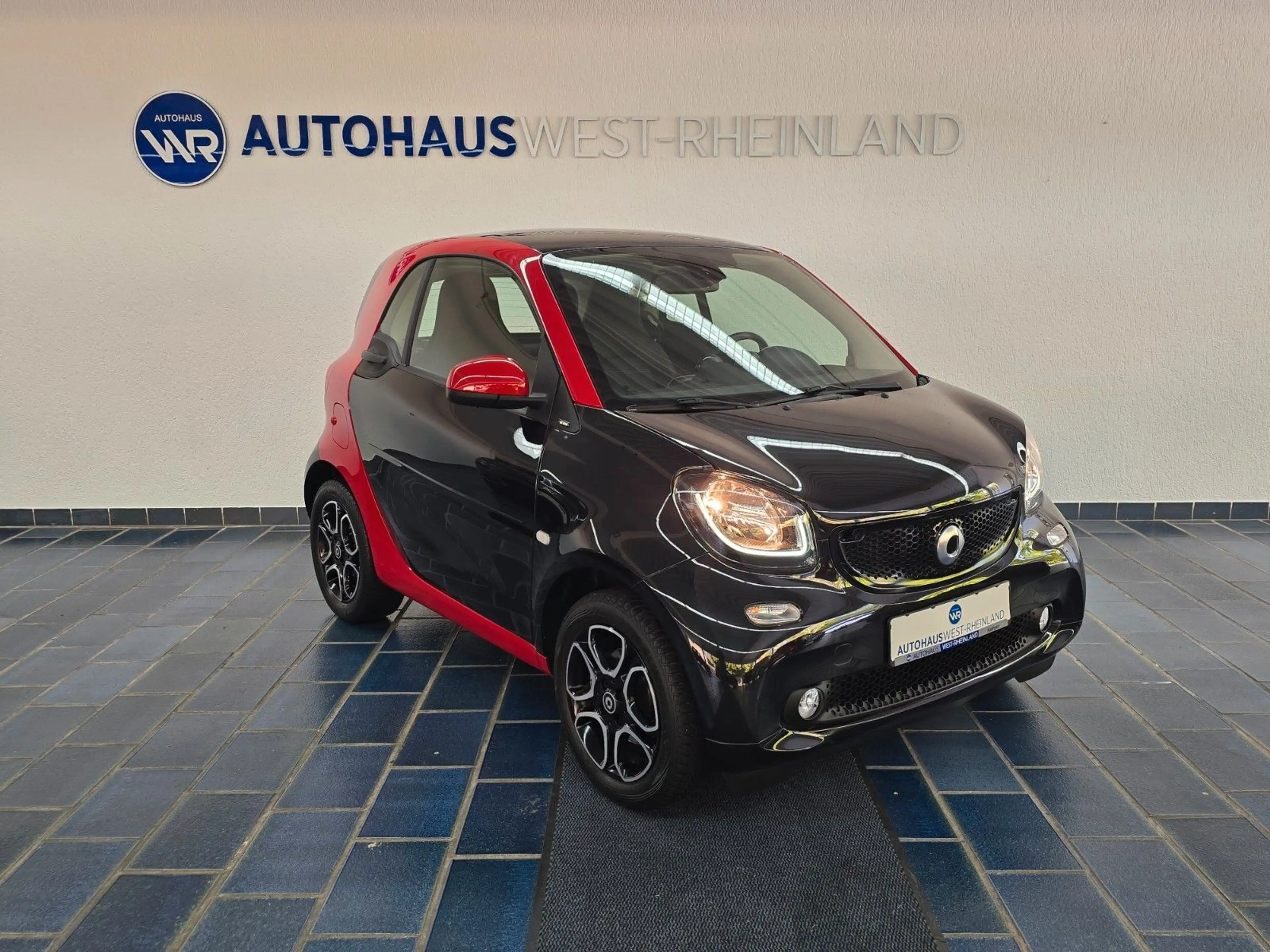 smart forTwo Coupe Basis 66kW*PANO*LED*RFK*SH*LEDER* — photo 3