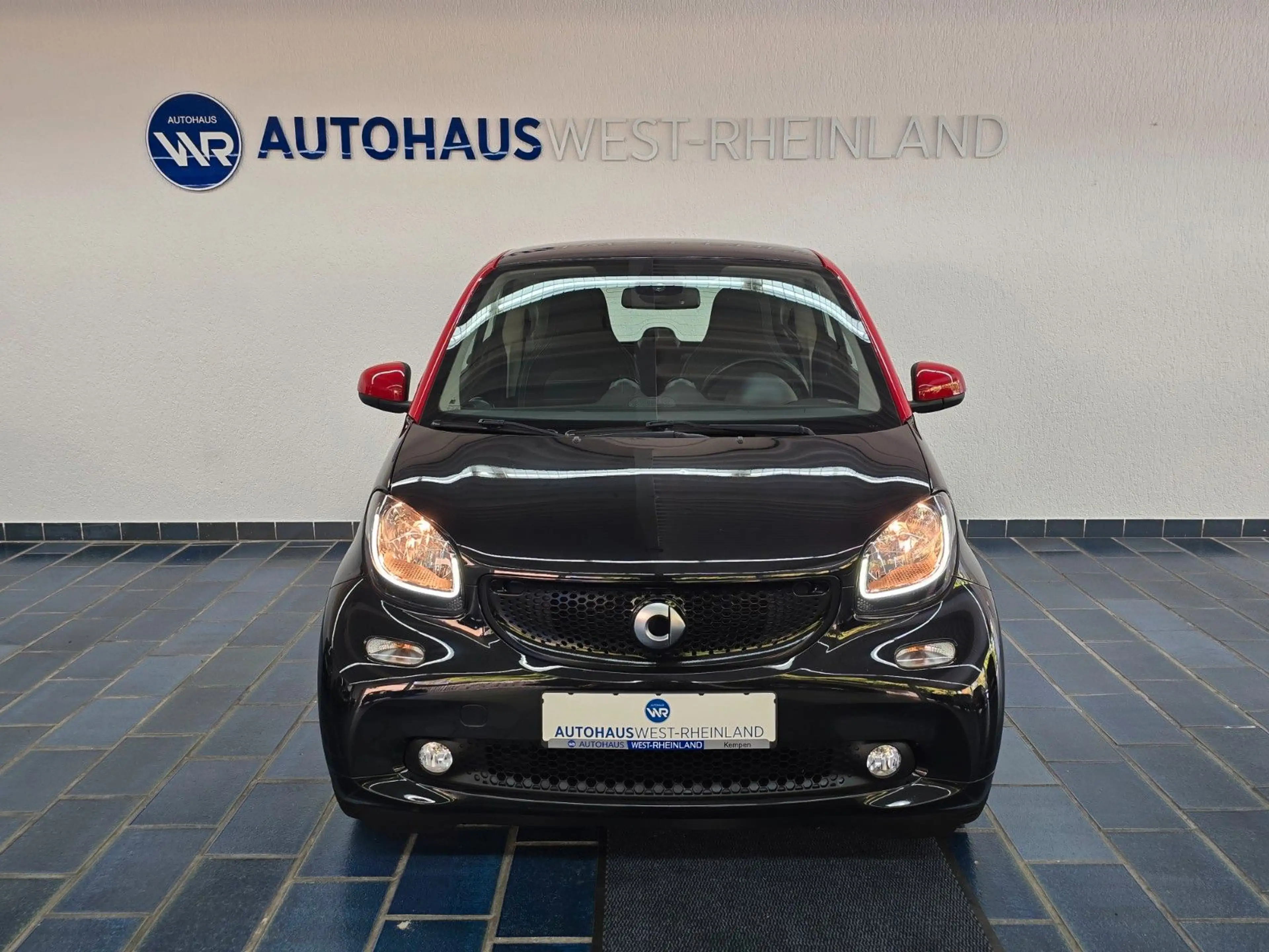 smart forTwo Coupe Basis 66kW*PANO*LED*RFK*SH*LEDER* — photo 2