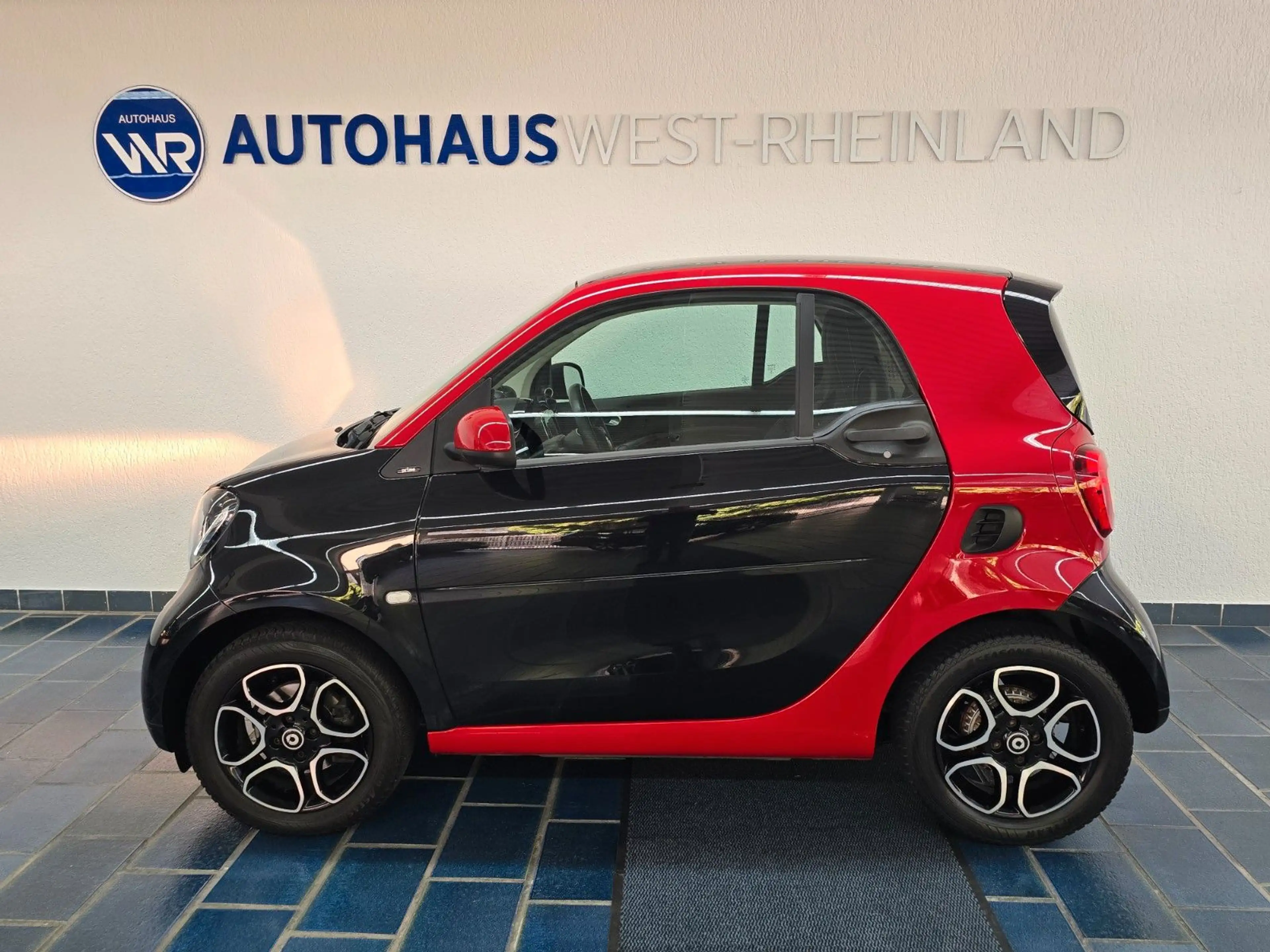 smart forTwo Coupe Basis 66kW*PANO*LED*RFK*SH*LEDER* — photo 5