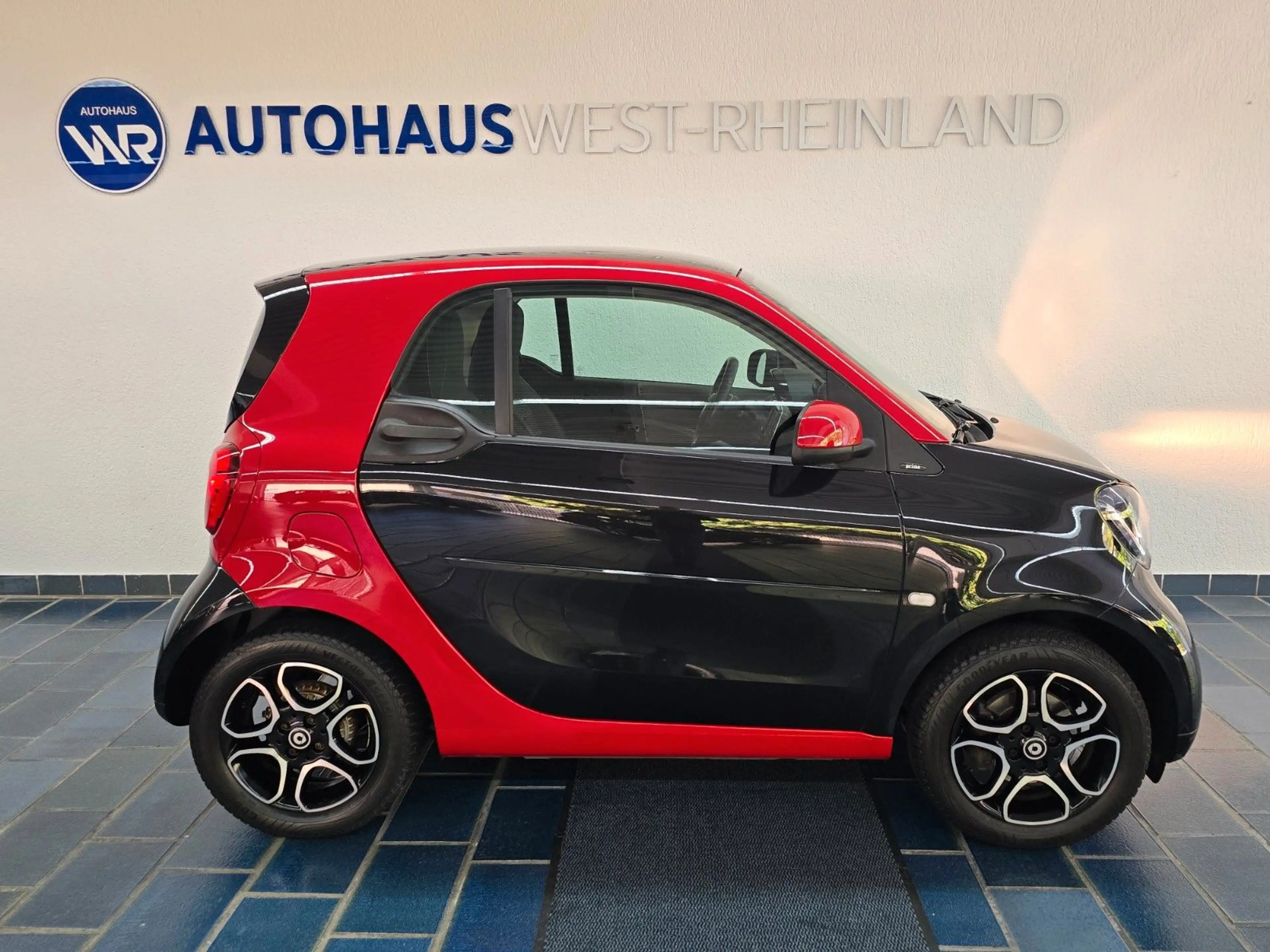 smart forTwo Coupe Basis 66kW*PANO*LED*RFK*SH*LEDER* — photo 4