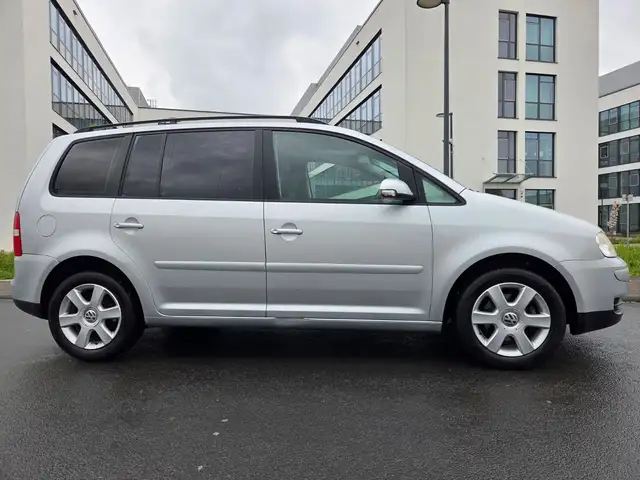 Volkswagen Touran view 6