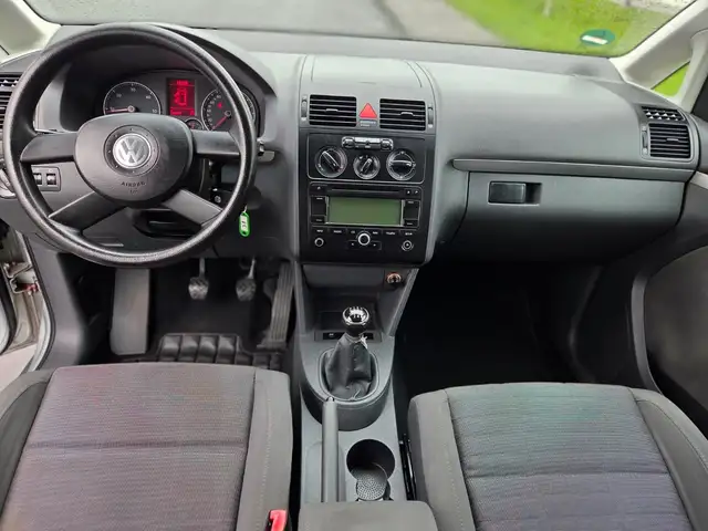 Volkswagen Touran view 13