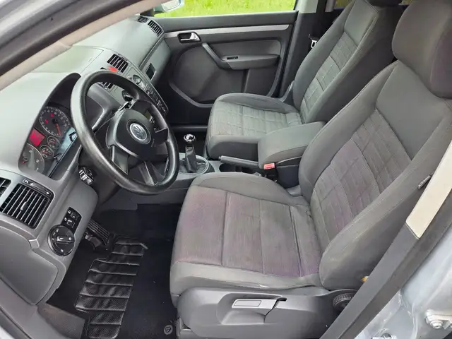 Volkswagen Touran view 11