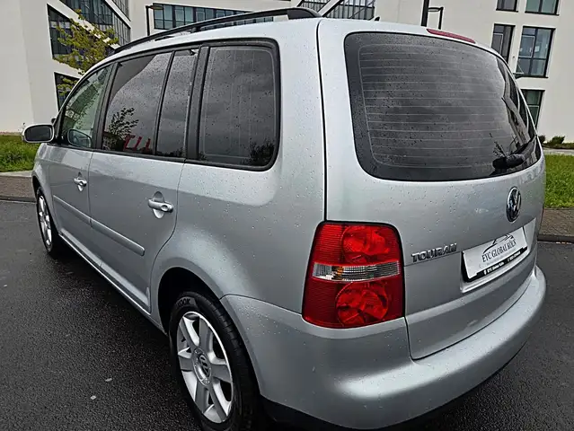 Volkswagen Touran view 4