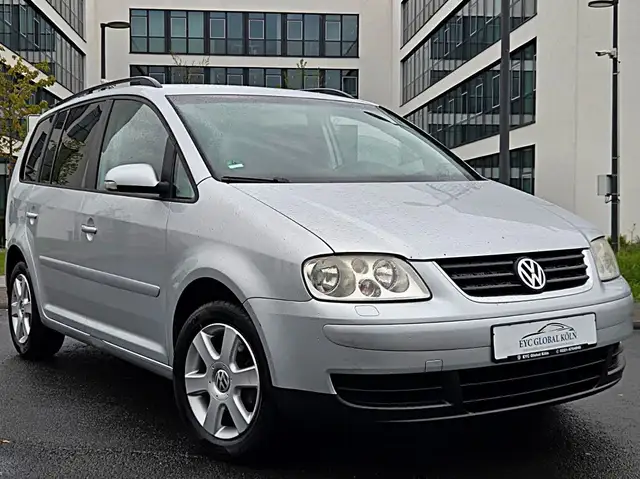 Volkswagen Touran view 2