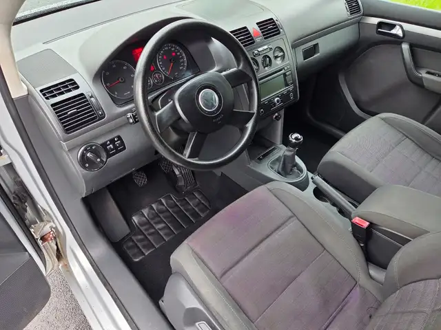 Volkswagen Touran view 10