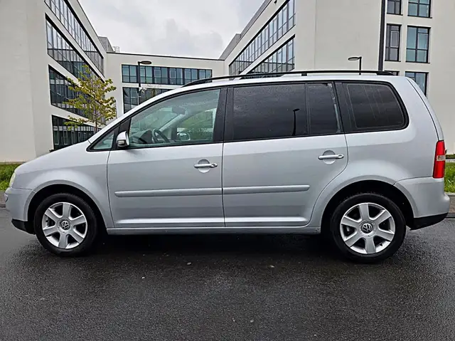 Volkswagen Touran view 5