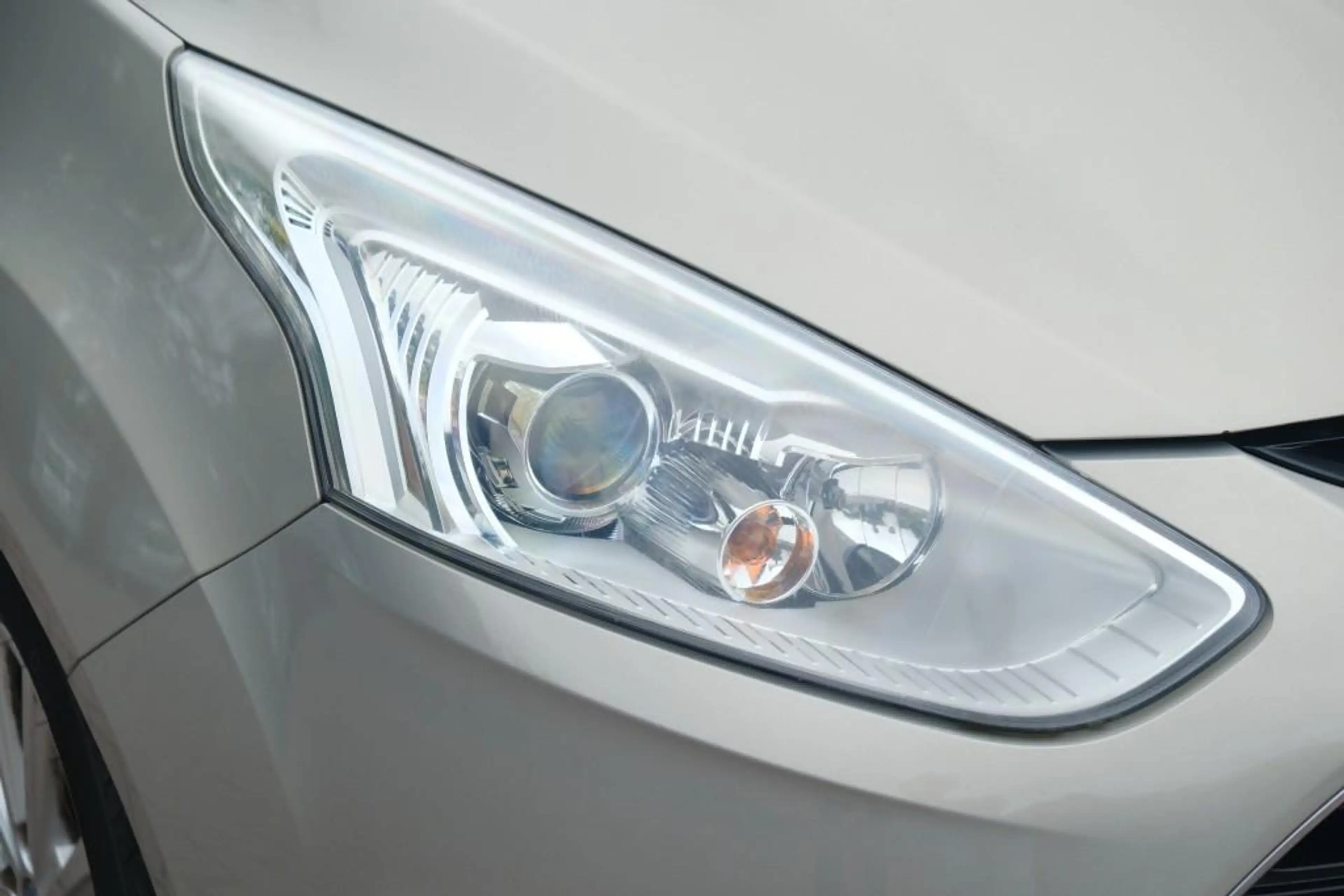 Ford B-Max 1.0 EcoBoost 100pk Titanium - Trekhaak - Navigatie — photo 2