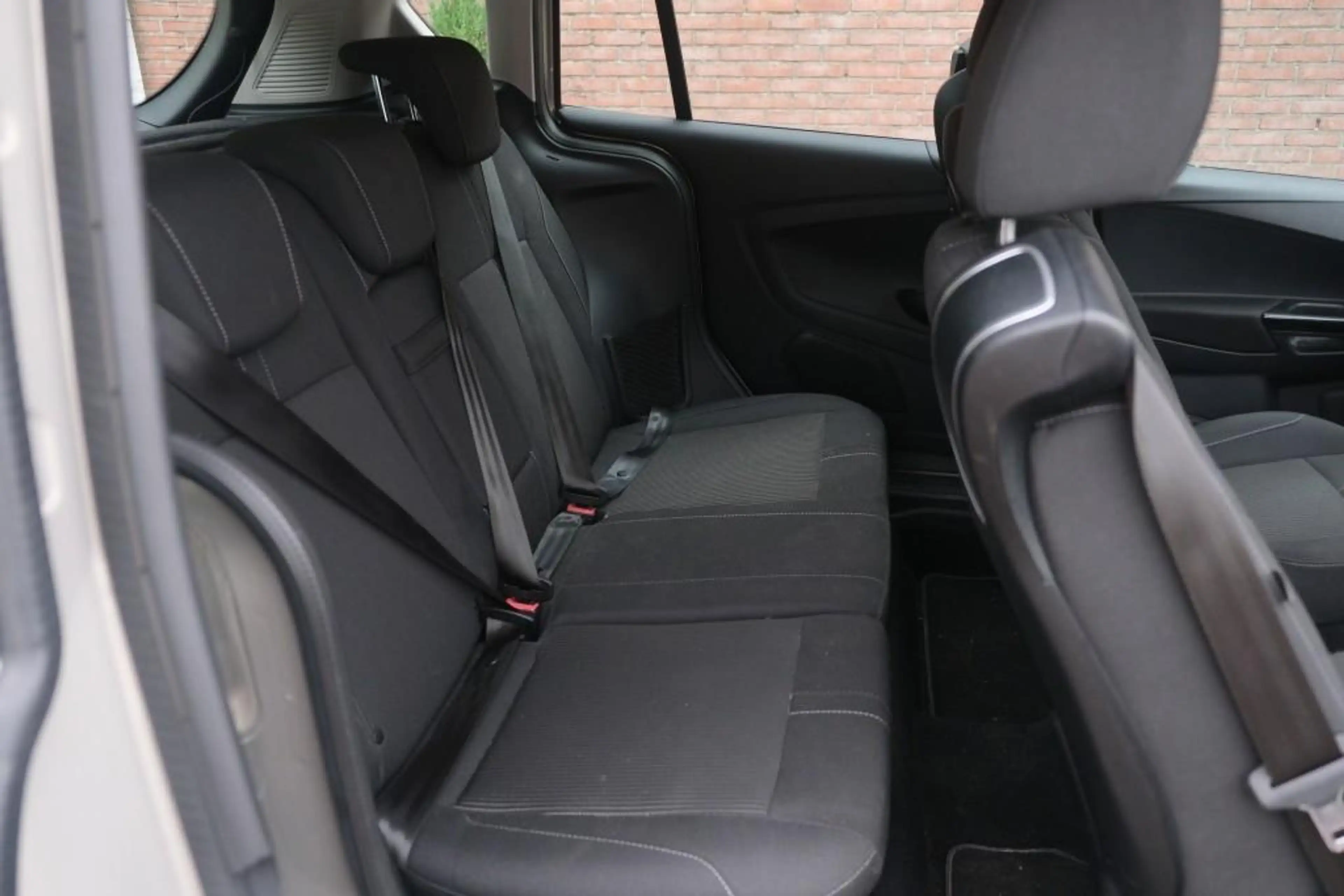Ford B-Max 1.0 EcoBoost 100pk Titanium - Trekhaak - Navigatie — photo 3