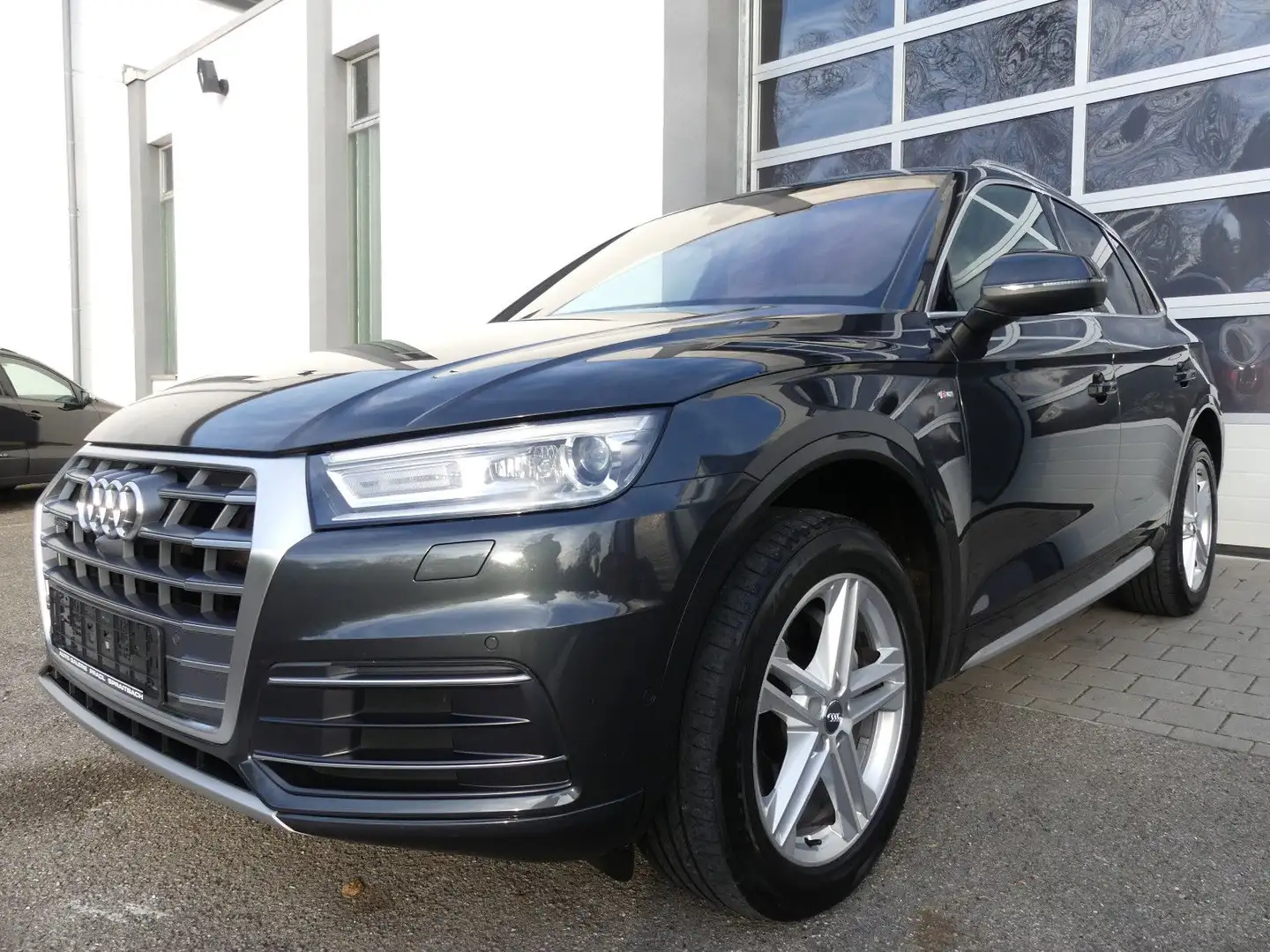 Audi Q5 quattro Sport S-Line/Virtual/Navi/360° Kamera Grijs - 1