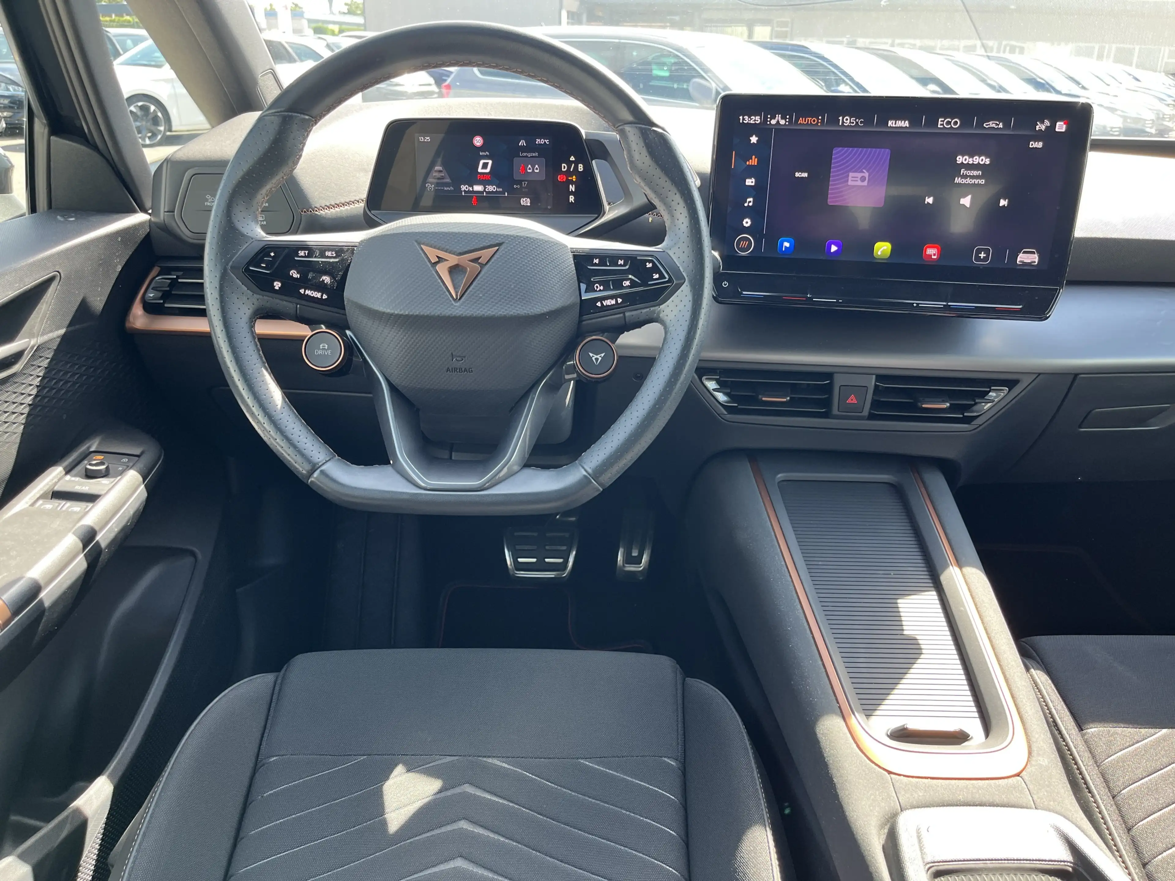 CUPRA Born 147€ m.20% Anz. 62kWh Navi LR-HZG 360RFK ACC LED — photo 15