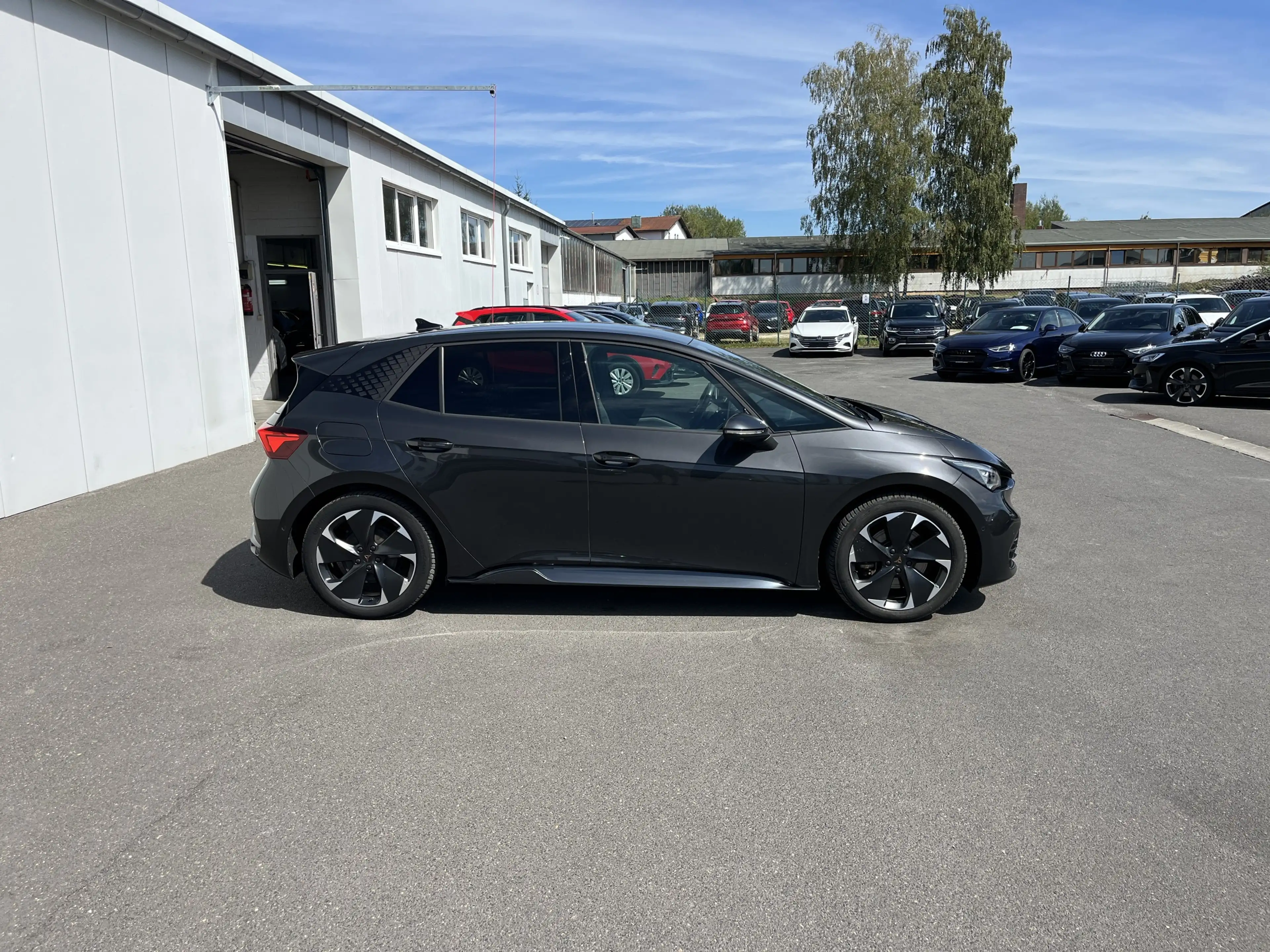 CUPRA Born 147€ m.20% Anz. 62kWh Navi LR-HZG 360RFK ACC LED — photo 5