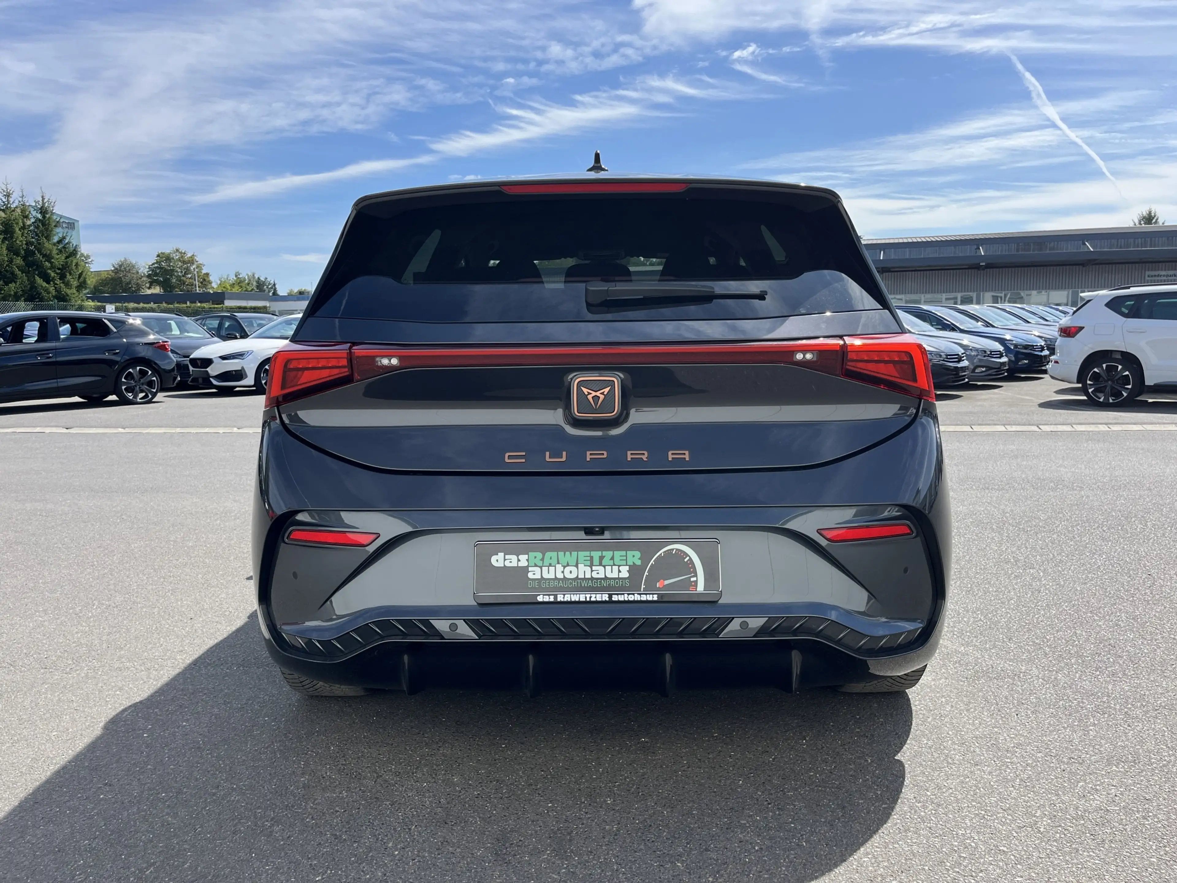 CUPRA Born 147€ m.20% Anz. 62kWh Navi LR-HZG 360RFK ACC LED — photo 8