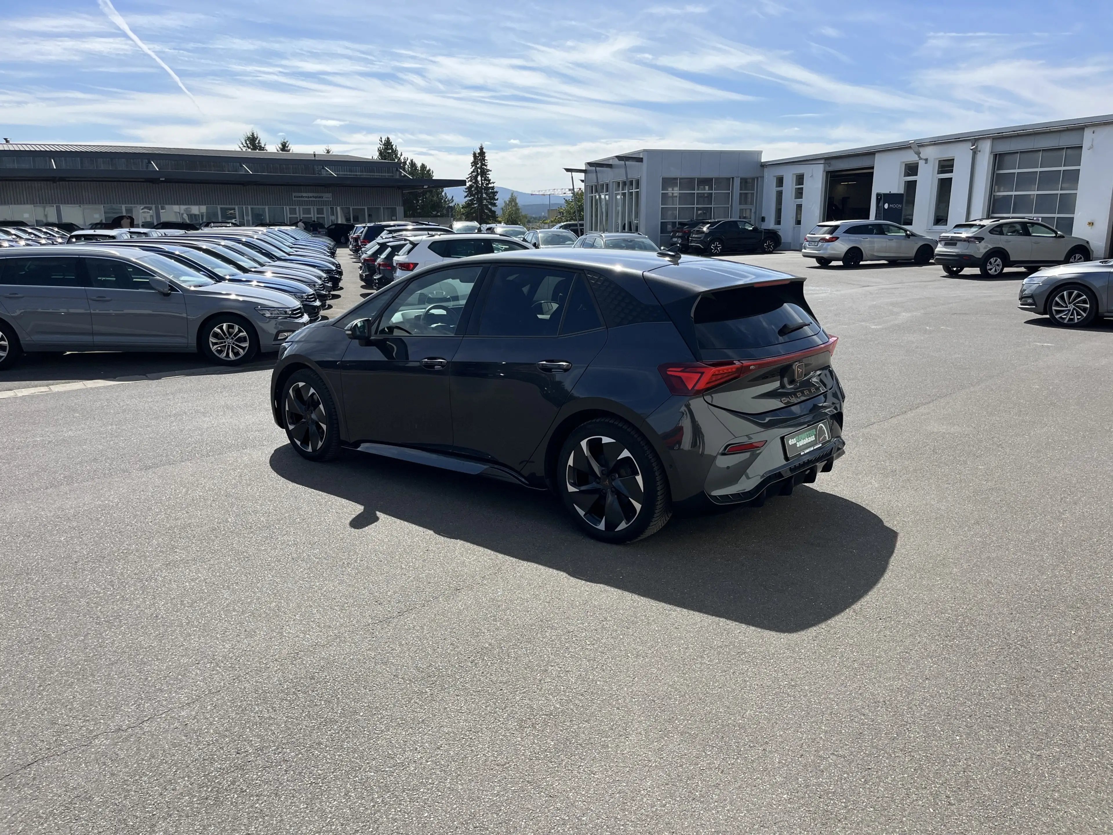 CUPRA Born 147€ m.20% Anz. 62kWh Navi LR-HZG 360RFK ACC LED — photo 10