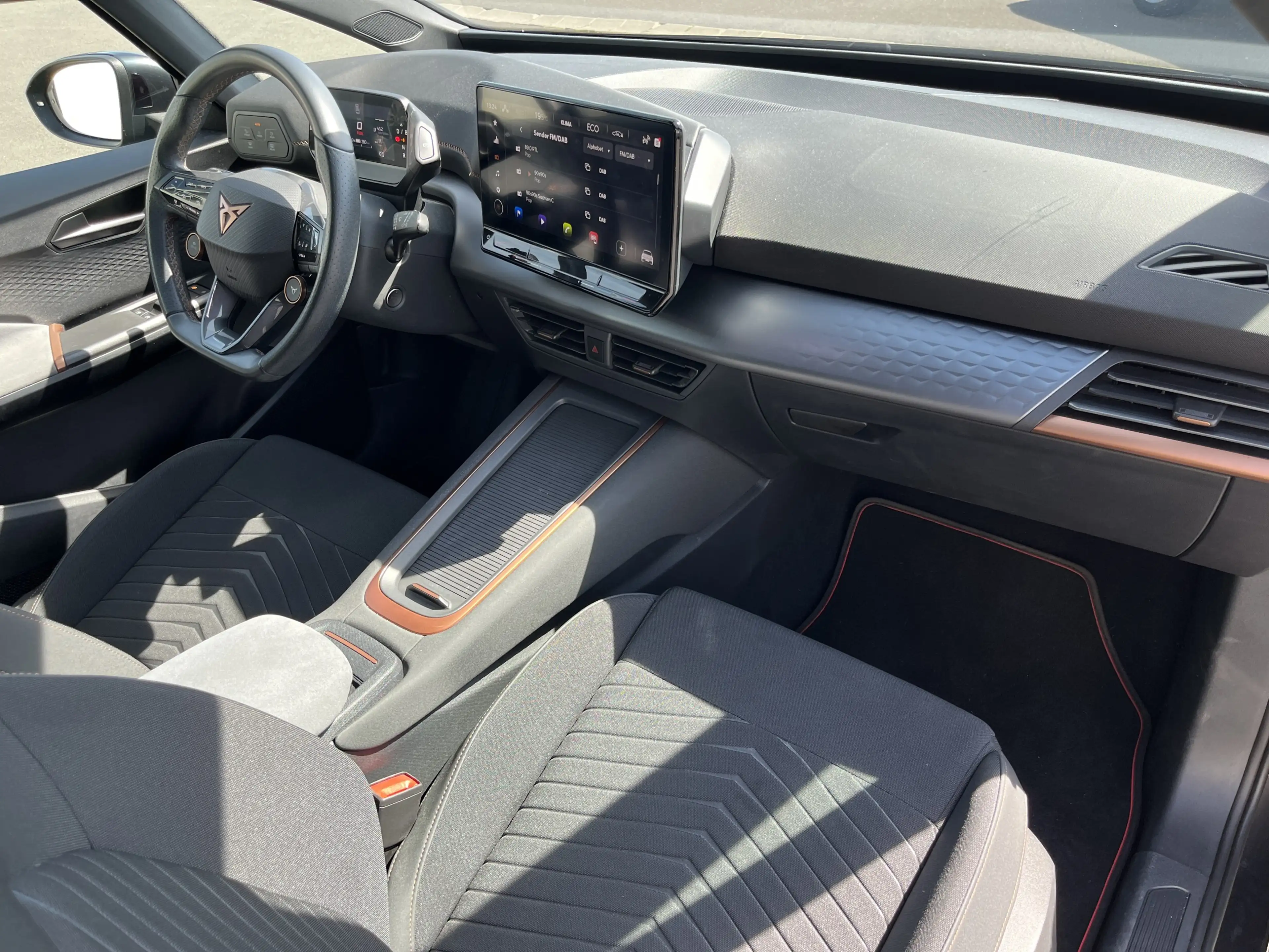 CUPRA Born 147€ m.20% Anz. 62kWh Navi LR-HZG 360RFK ACC LED — photo 13
