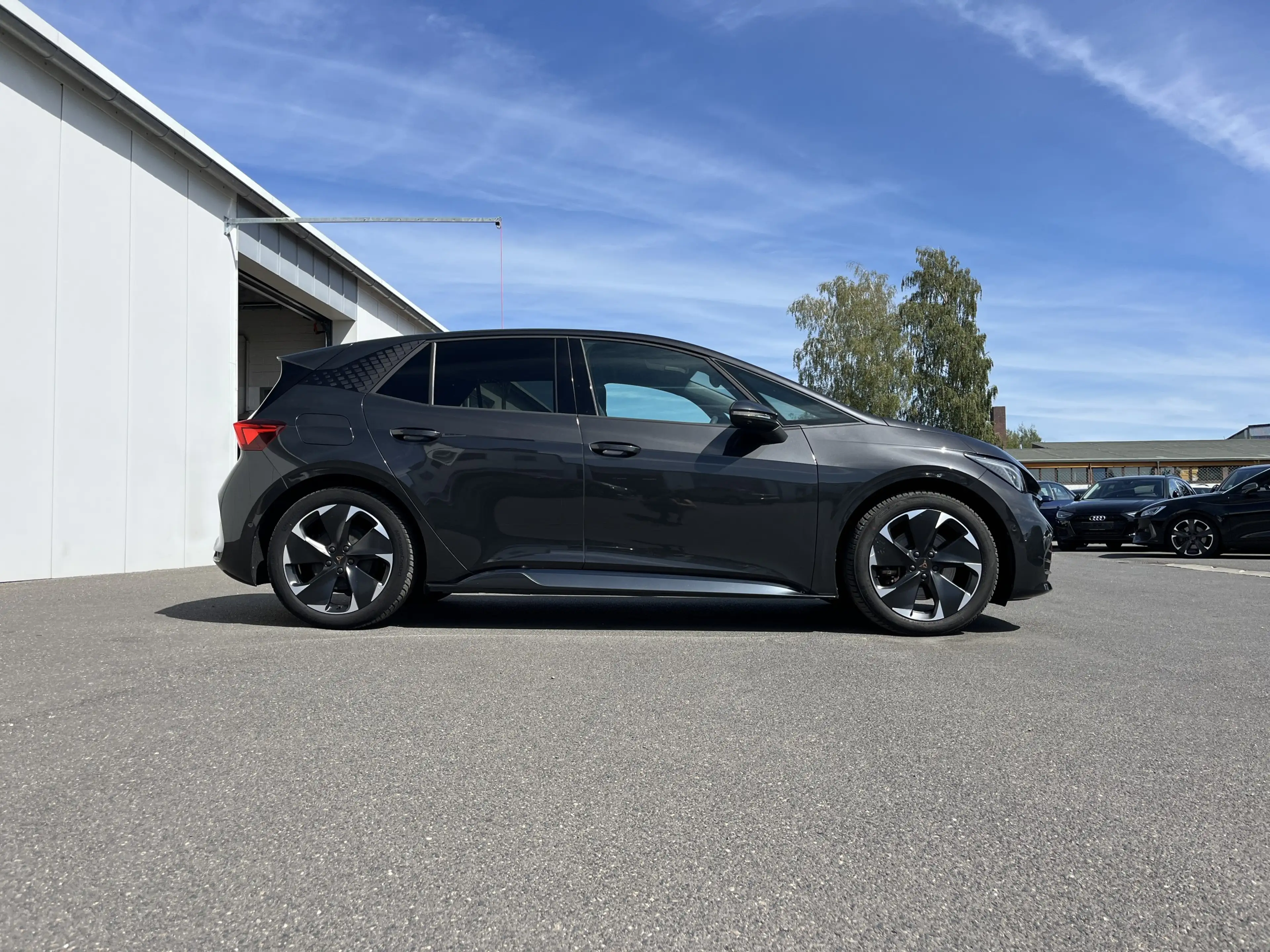 CUPRA Born 147€ m.20% Anz. 62kWh Navi LR-HZG 360RFK ACC LED — photo 4