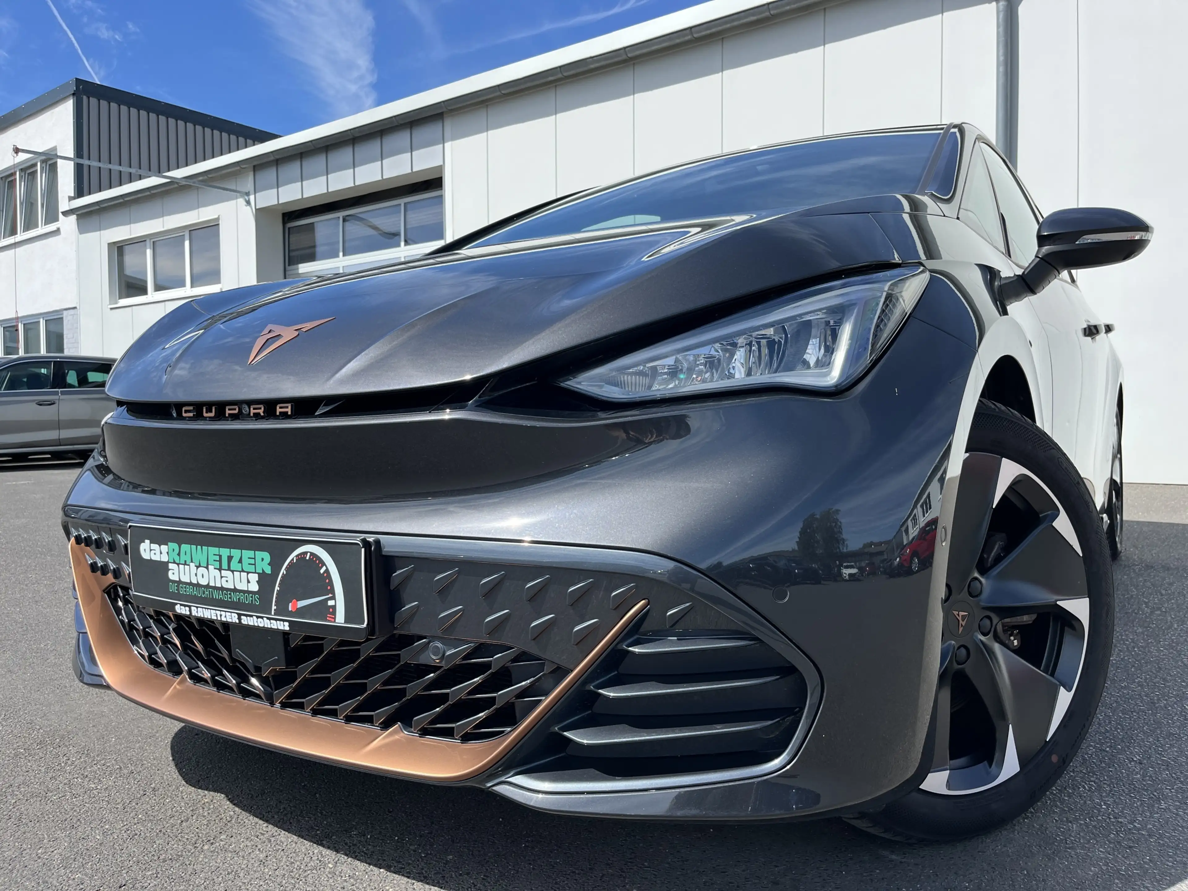 CUPRA Born 147€ m.20% Anz. 62kWh Navi LR-HZG 360RFK ACC LED