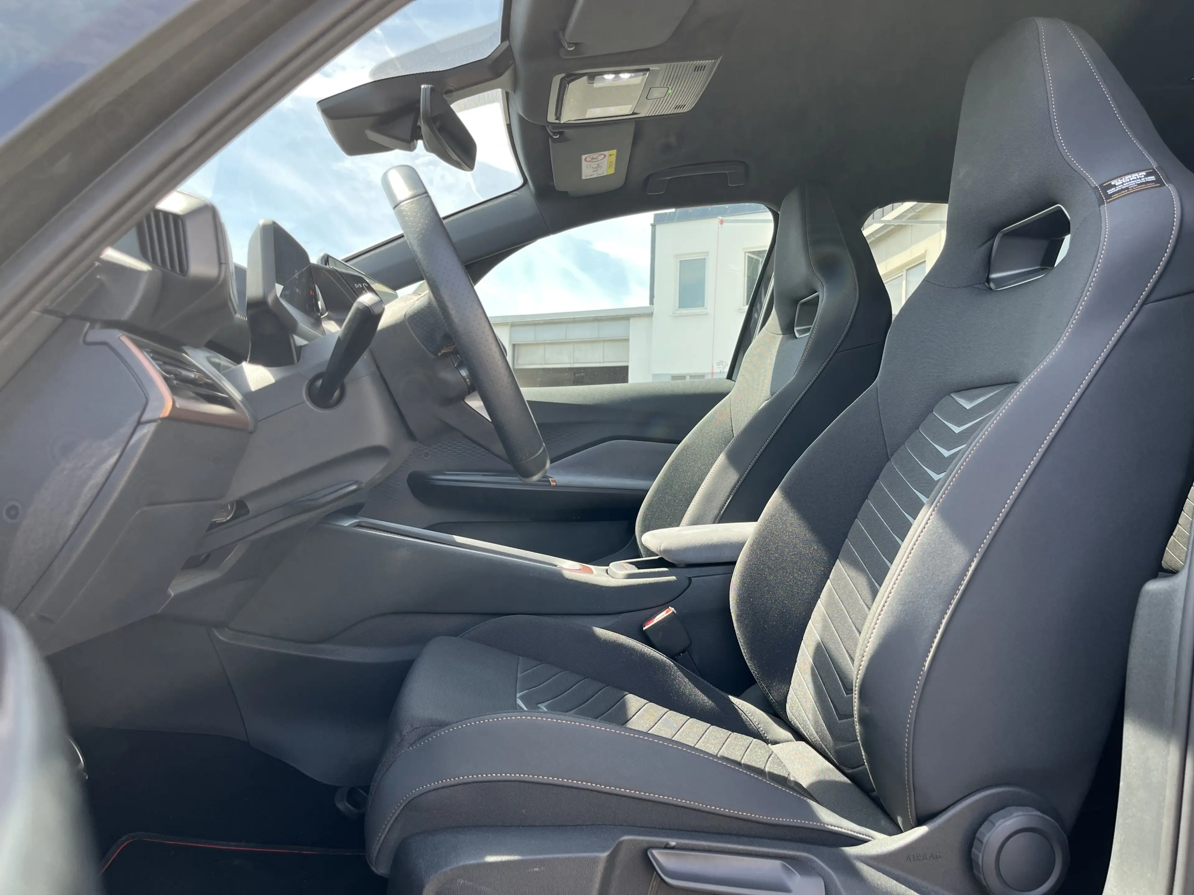 CUPRA Born 147€ m.20% Anz. 62kWh Navi LR-HZG 360RFK ACC LED — photo 12