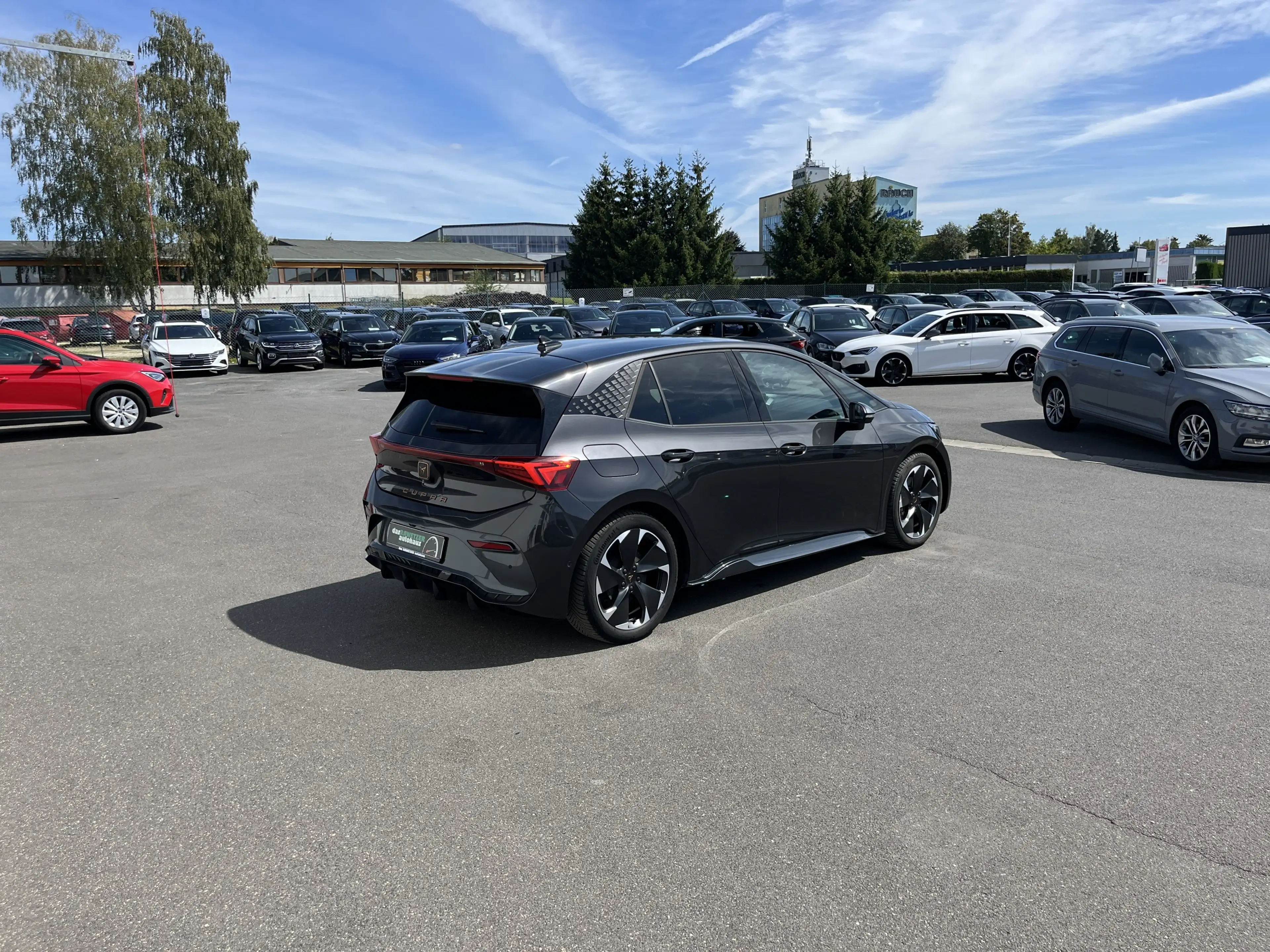 CUPRA Born 147€ m.20% Anz. 62kWh Navi LR-HZG 360RFK ACC LED — photo 7