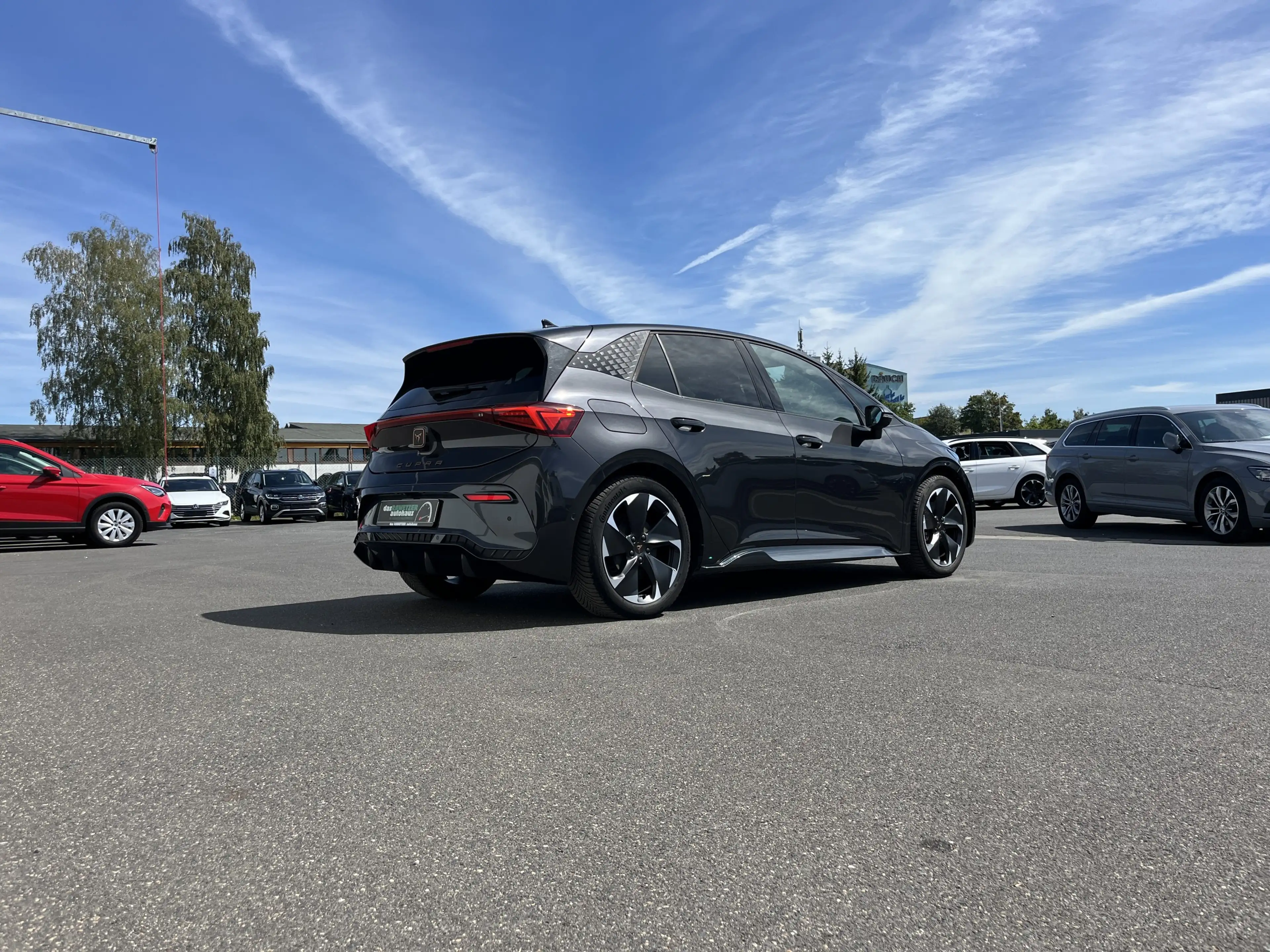 CUPRA Born 147€ m.20% Anz. 62kWh Navi LR-HZG 360RFK ACC LED — photo 6