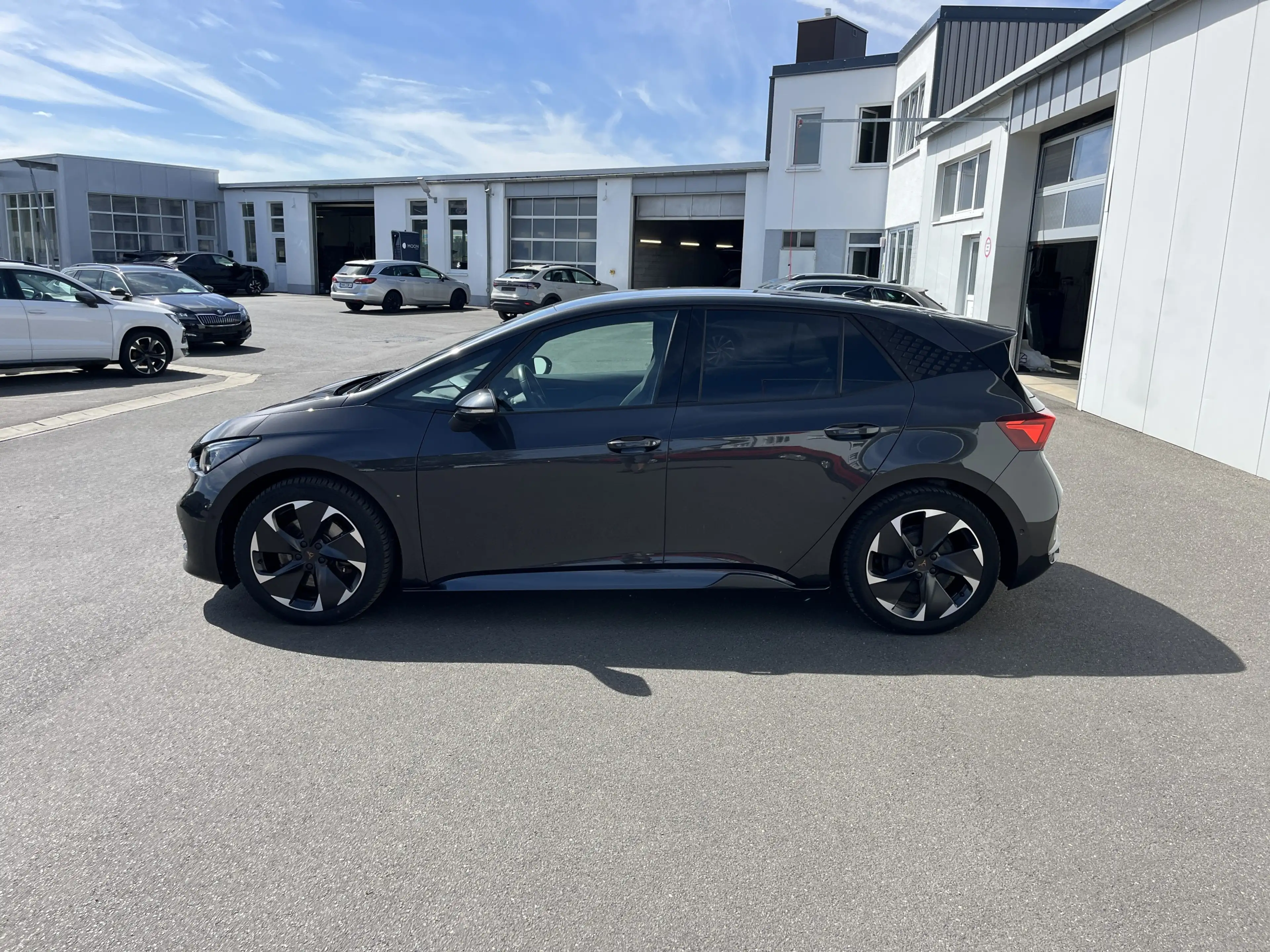 CUPRA Born 147€ m.20% Anz. 62kWh Navi LR-HZG 360RFK ACC LED — photo 2