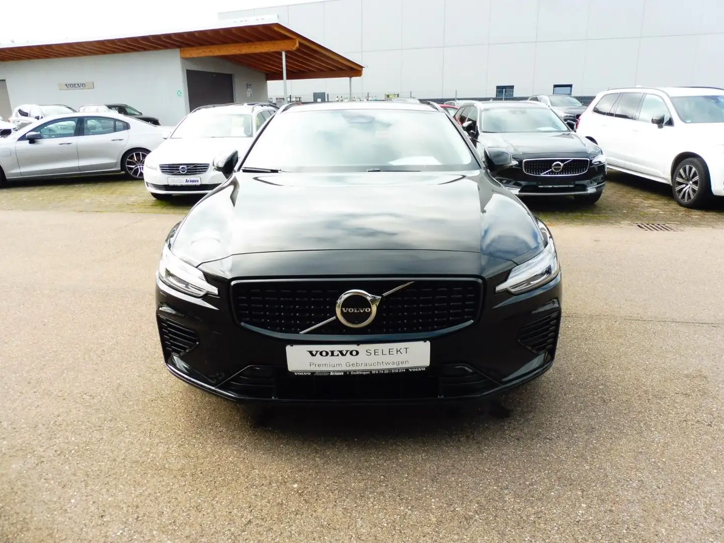 Volvo V60 Kombi T6 Plus Dark Plug-In Hybrid AWD Schwarz - 2