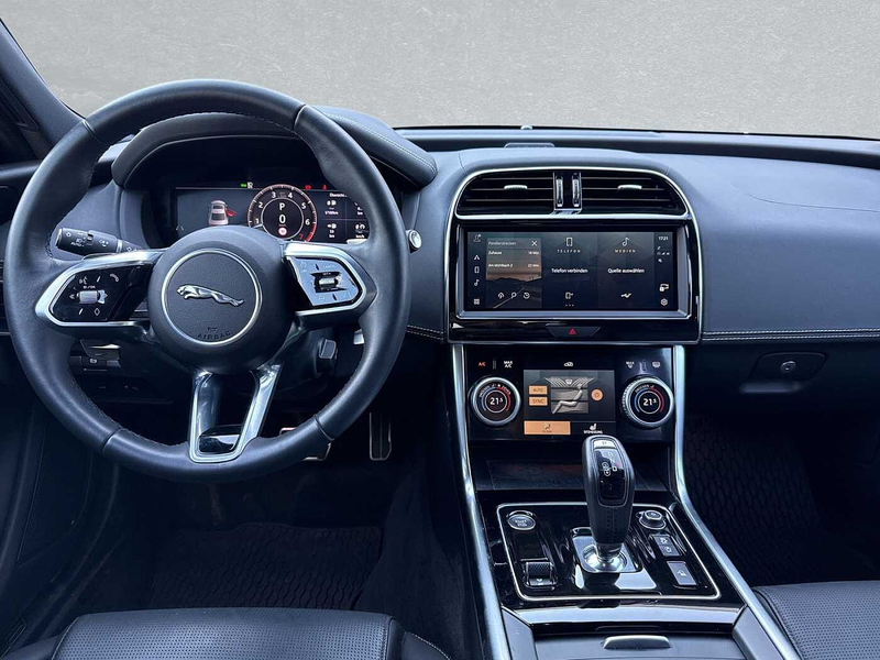 Jaguar XE P300 AWD Aut. 300 Sport — photo 4