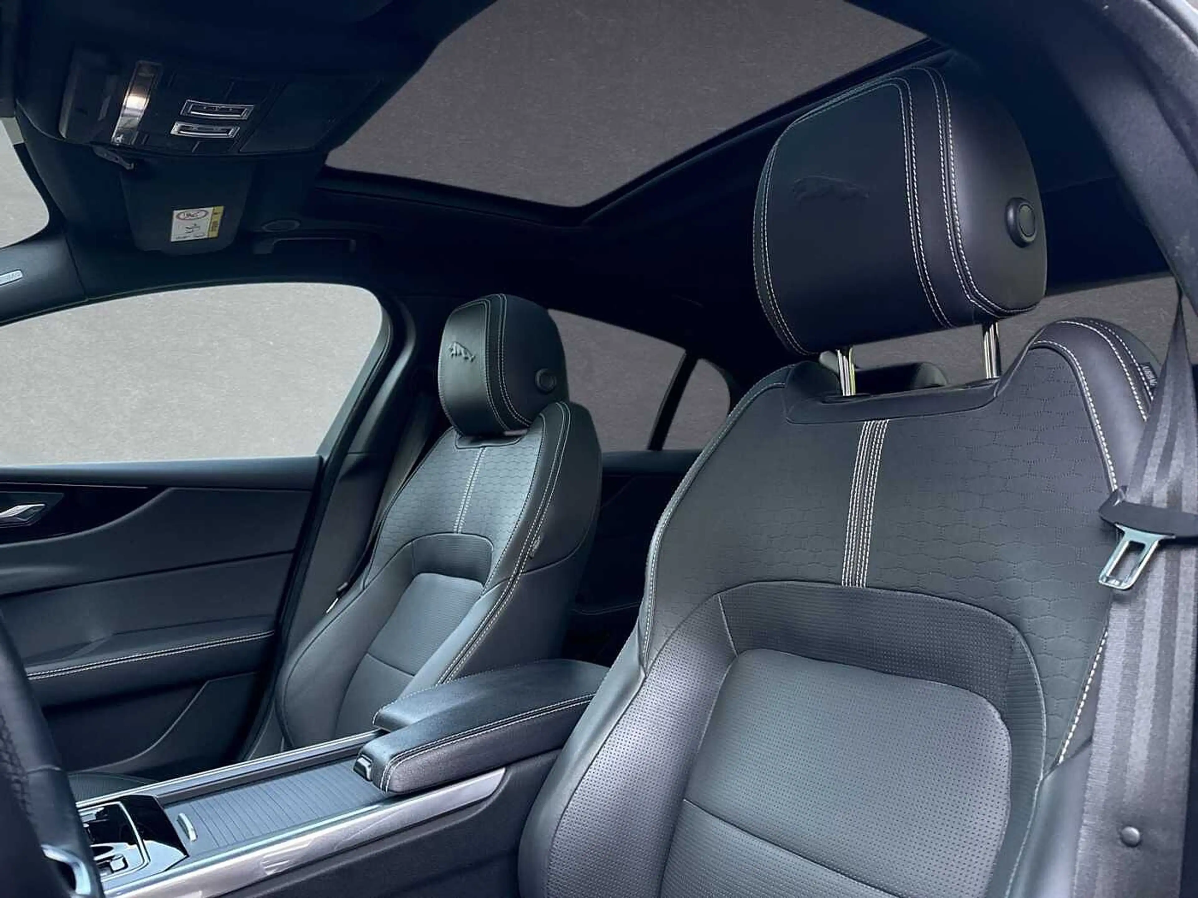 Jaguar XE P300 AWD Aut. 300 Sport — photo 10