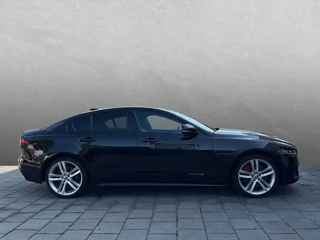 Jaguar Xe view 6