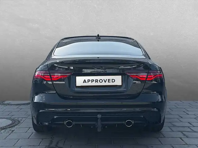 Jaguar Xe view 7