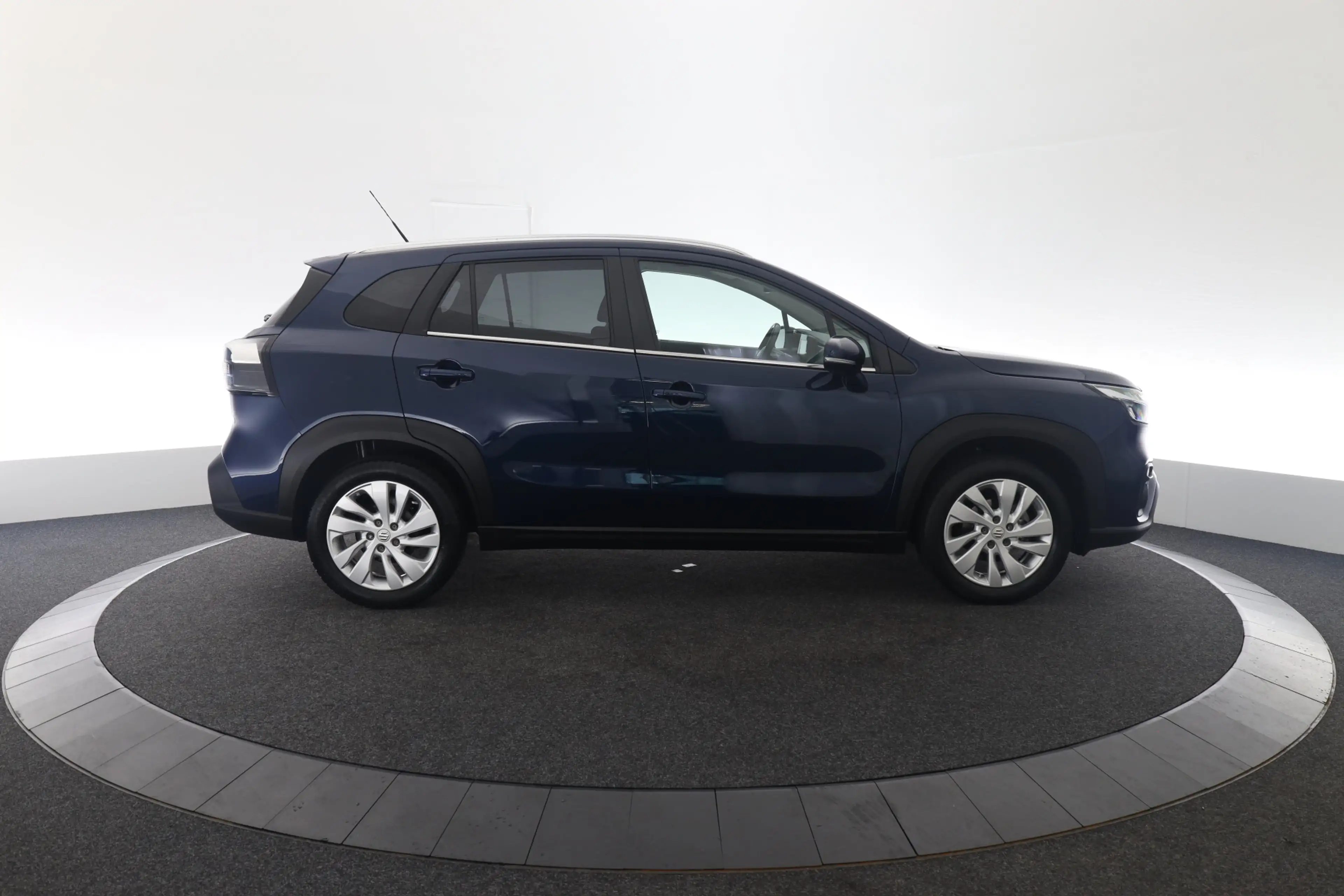 Suzuki S-Cross 1.4 Boosterjet Select Smart Hybrid — photo 4