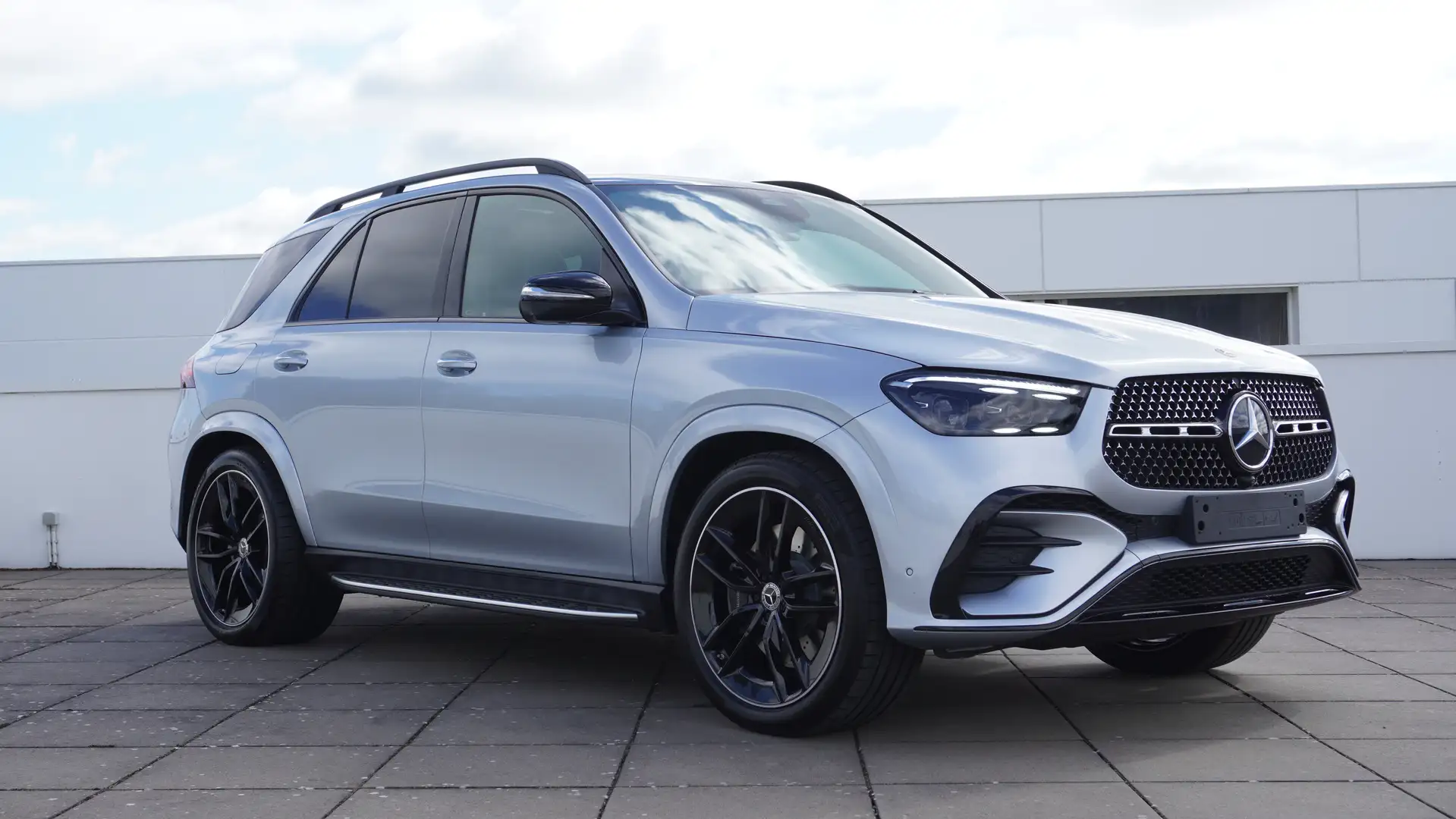 Mercedes-Benz GLE 350 de 4M AMG/22"/NIGHTPAK/PANODAK/TREKH/BURMESTER Argent - 1